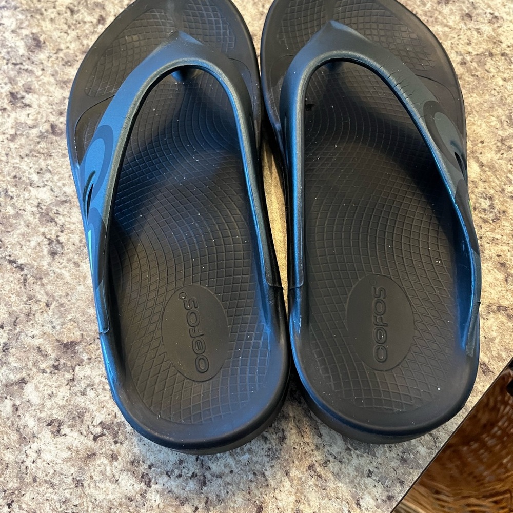 OOFOS Black Sandals